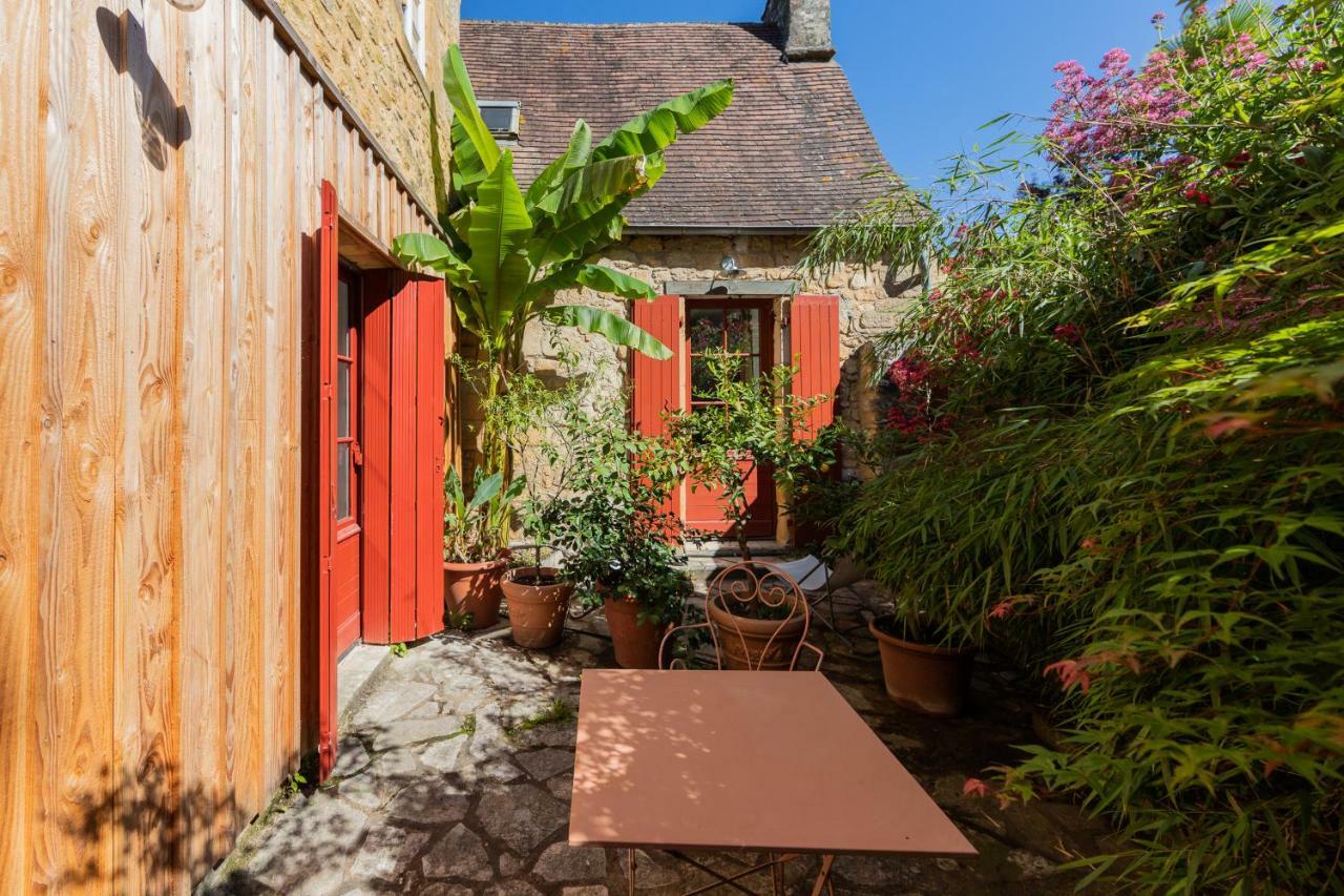 1 Logis A Domme - Piscine & Spa Bagian luar foto